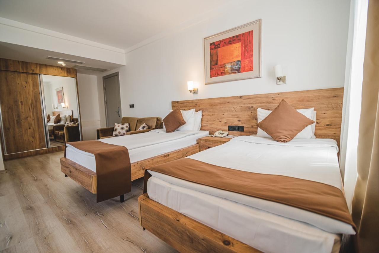 Uptown Bueyuek Anadolu Girne Hotel Екстериор снимка