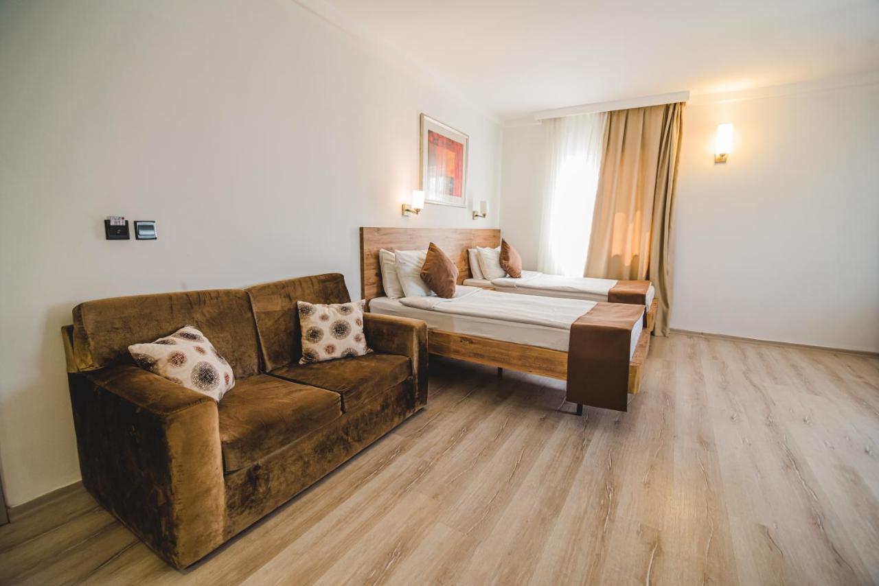 Uptown Bueyuek Anadolu Girne Hotel Екстериор снимка
