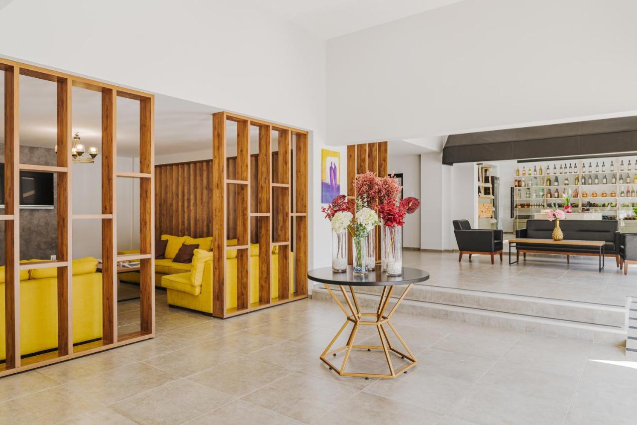 Uptown Bueyuek Anadolu Girne Hotel Екстериор снимка