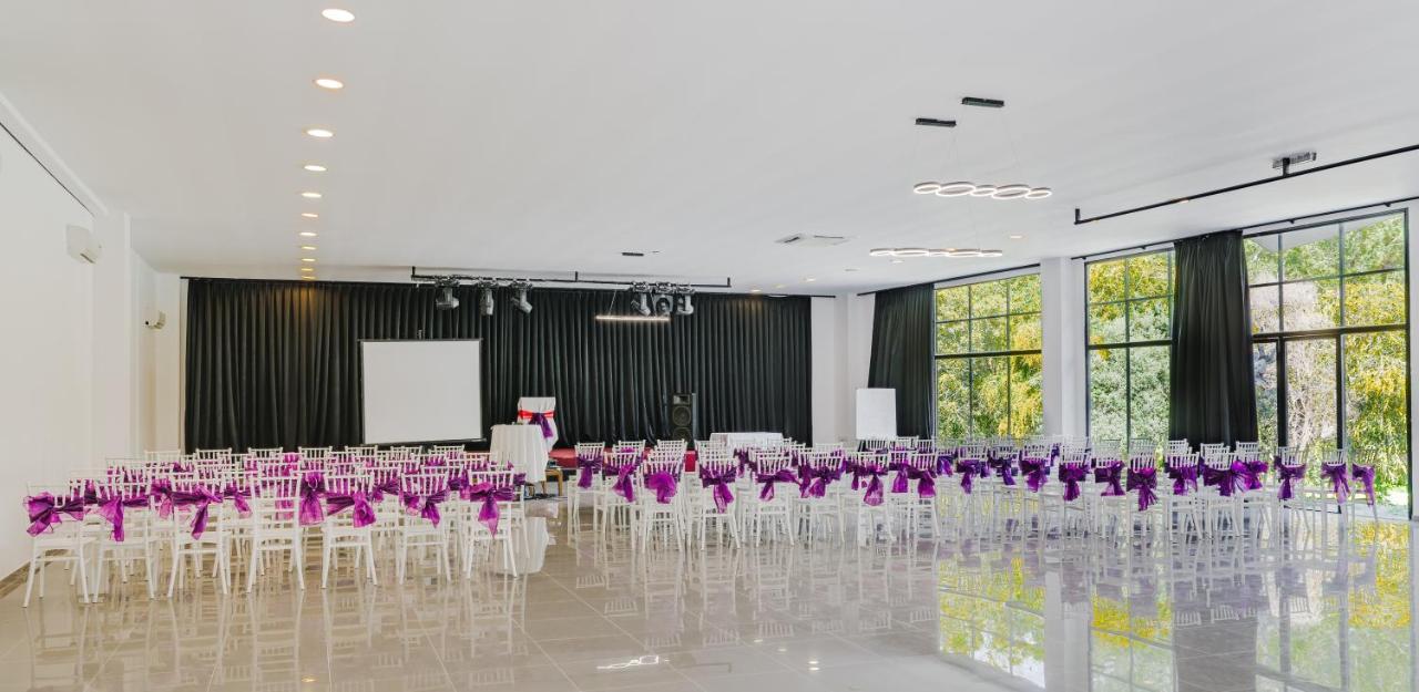 Uptown Bueyuek Anadolu Girne Hotel Екстериор снимка
