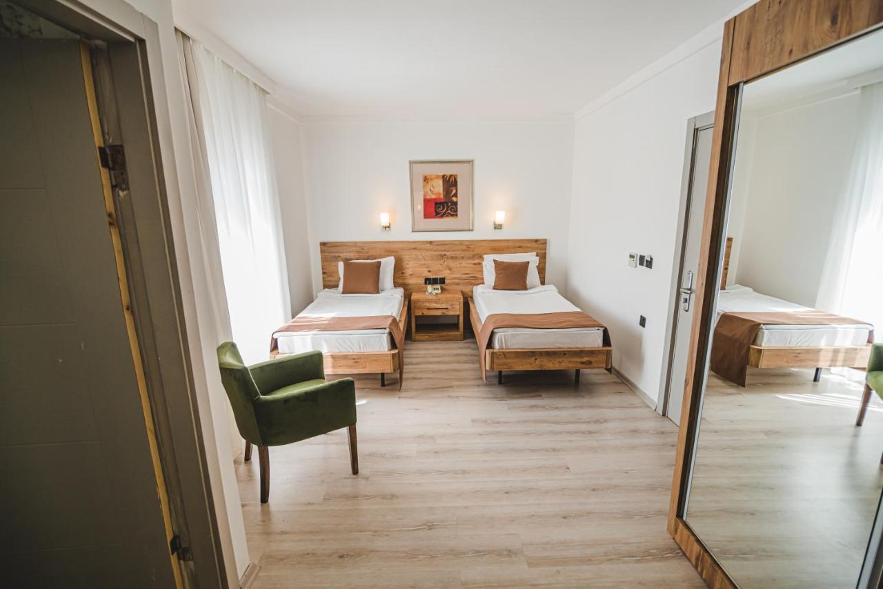 Uptown Bueyuek Anadolu Girne Hotel Екстериор снимка