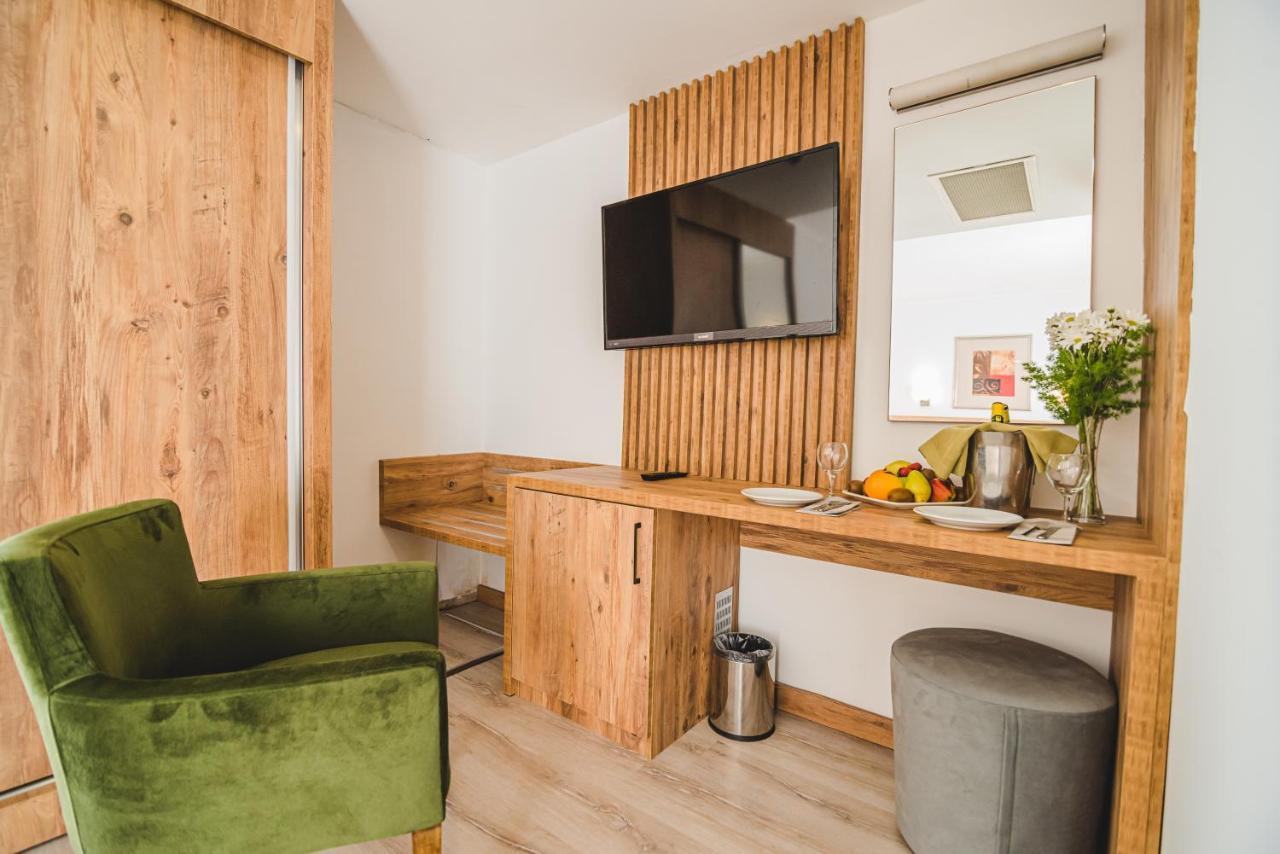 Uptown Bueyuek Anadolu Girne Hotel Екстериор снимка