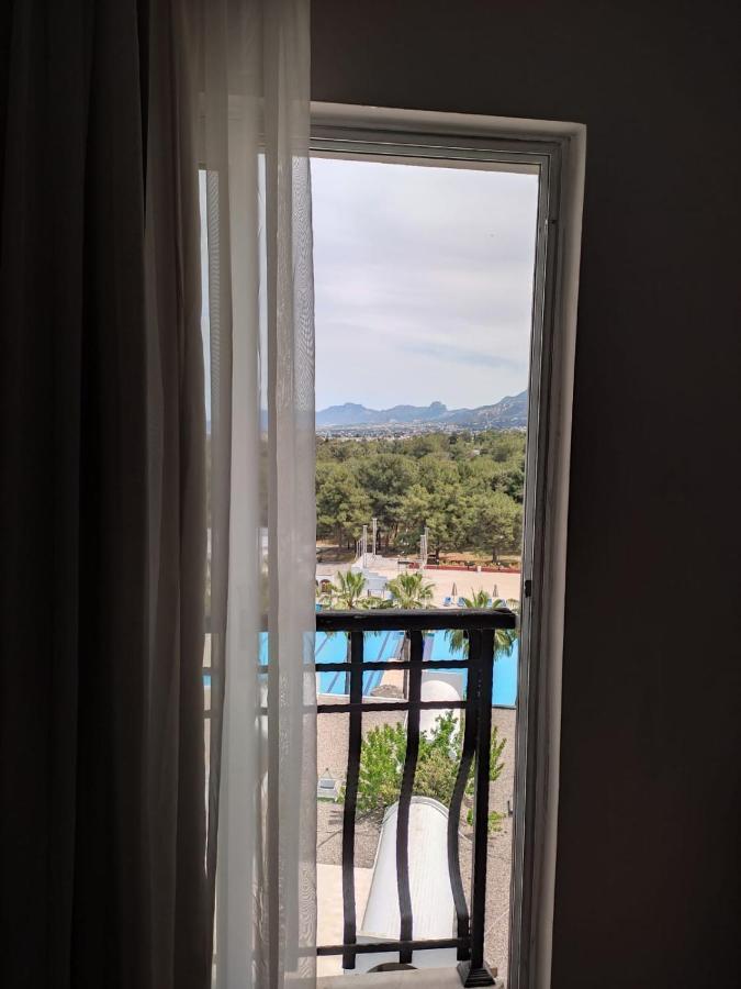 Uptown Bueyuek Anadolu Girne Hotel Екстериор снимка