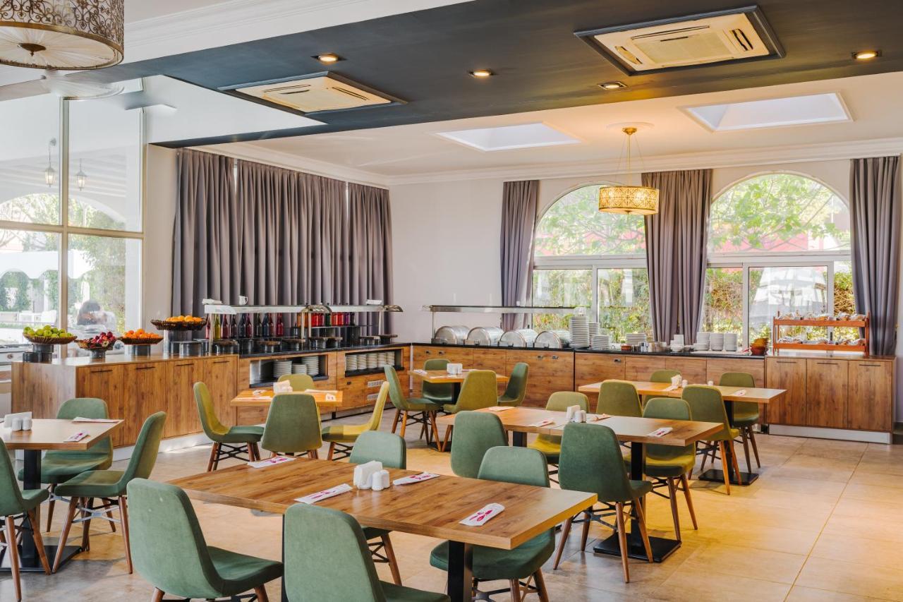 Uptown Bueyuek Anadolu Girne Hotel Екстериор снимка
