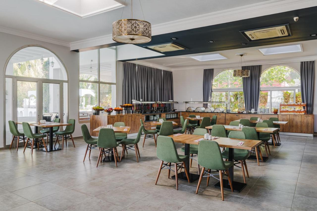 Uptown Bueyuek Anadolu Girne Hotel Екстериор снимка