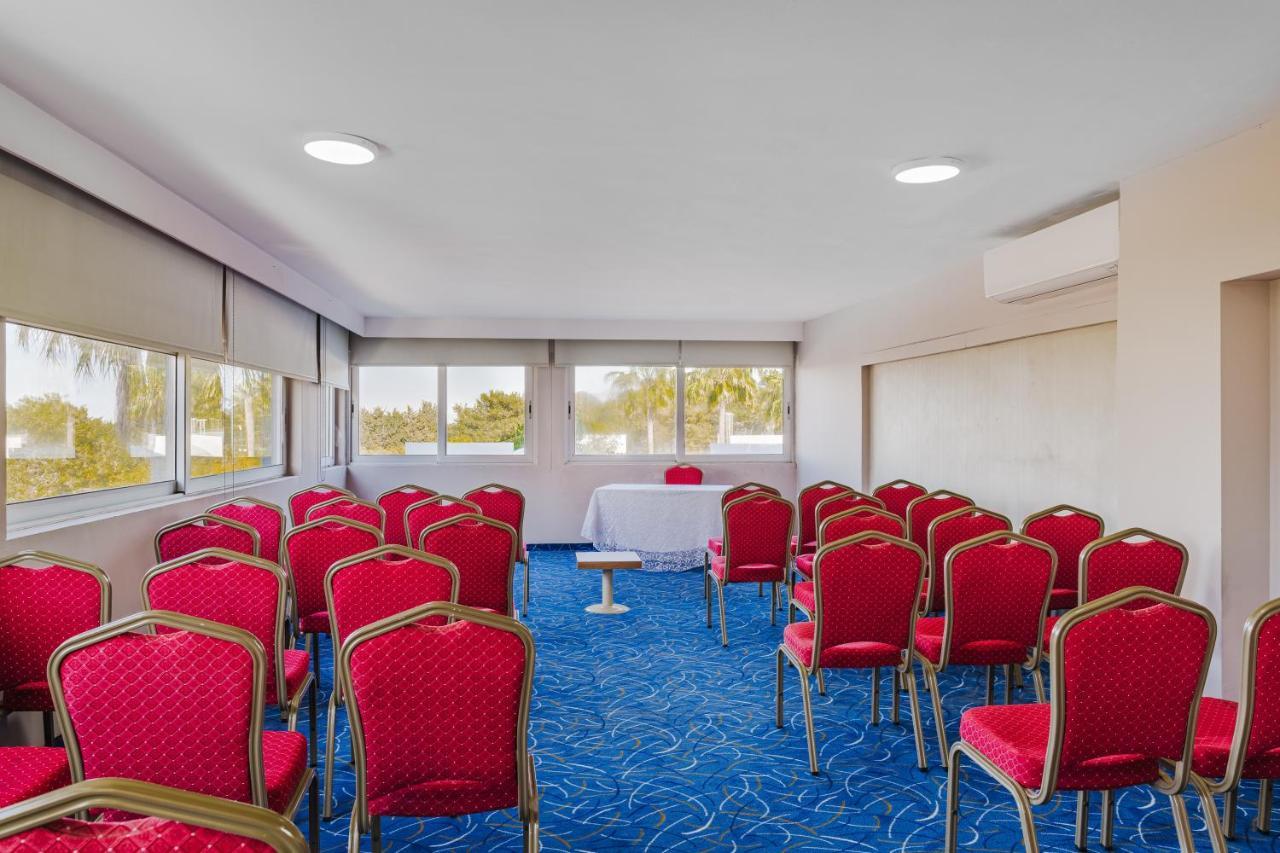 Uptown Bueyuek Anadolu Girne Hotel Екстериор снимка