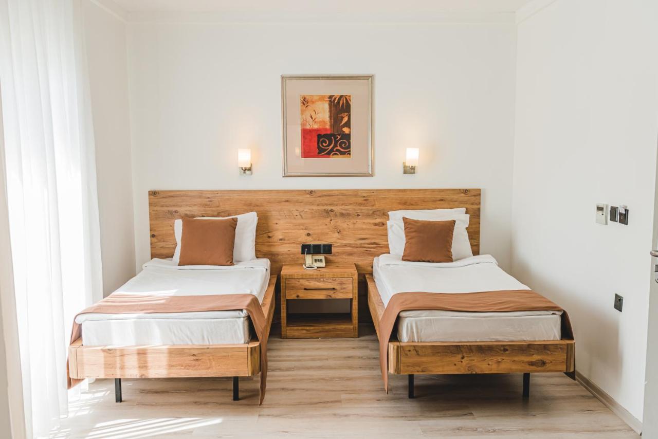 Uptown Bueyuek Anadolu Girne Hotel Екстериор снимка