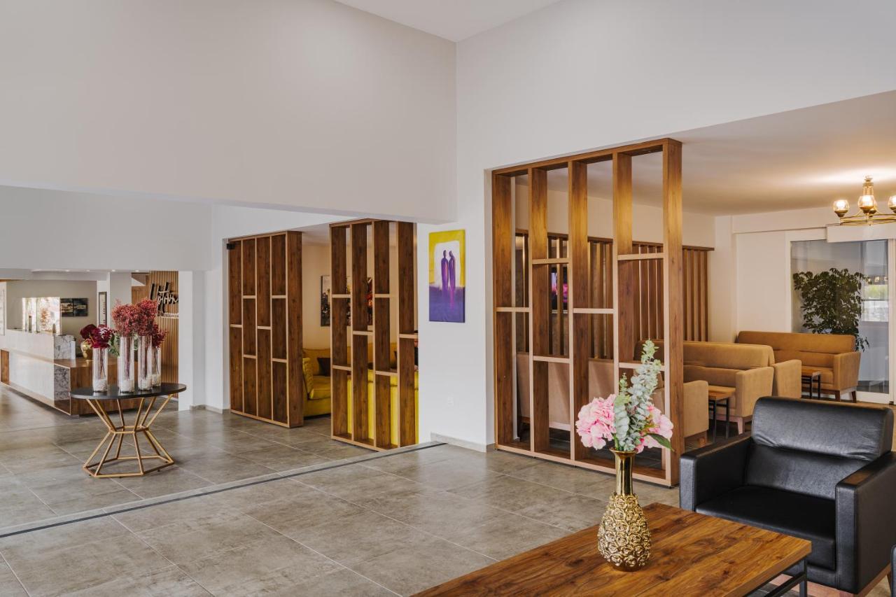 Uptown Bueyuek Anadolu Girne Hotel Екстериор снимка