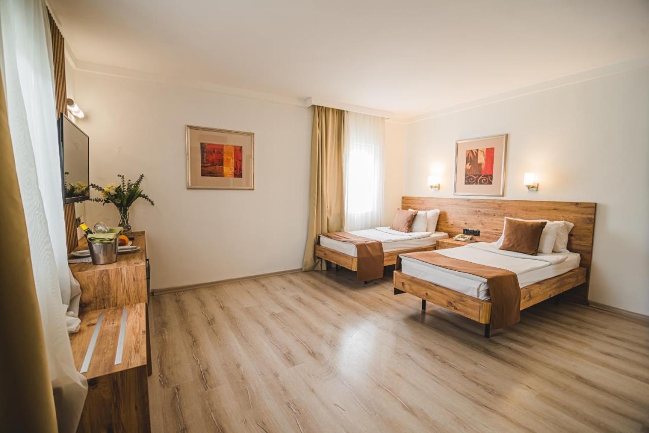Uptown Bueyuek Anadolu Girne Hotel Екстериор снимка