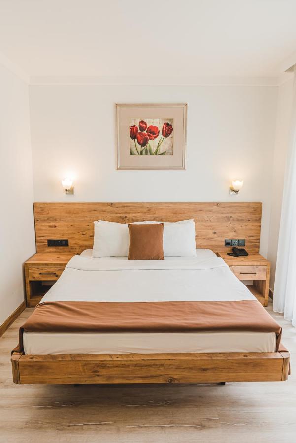 Uptown Bueyuek Anadolu Girne Hotel Екстериор снимка