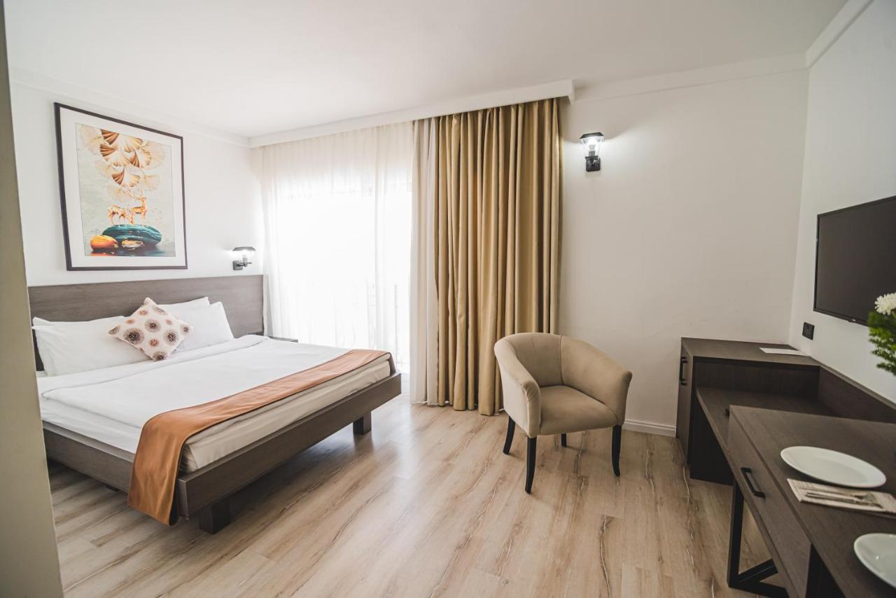 Uptown Bueyuek Anadolu Girne Hotel Екстериор снимка