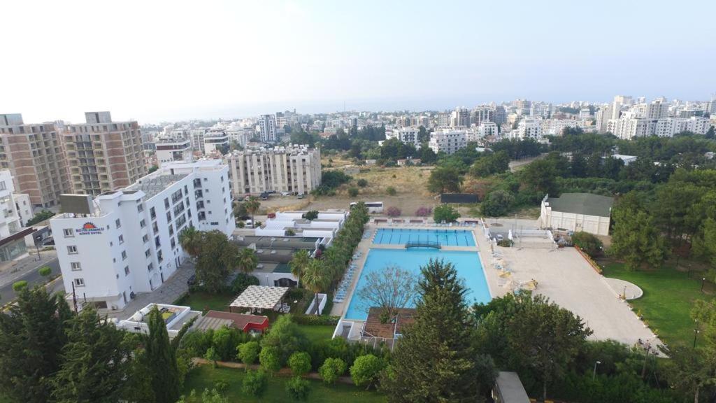 Uptown Bueyuek Anadolu Girne Hotel Екстериор снимка