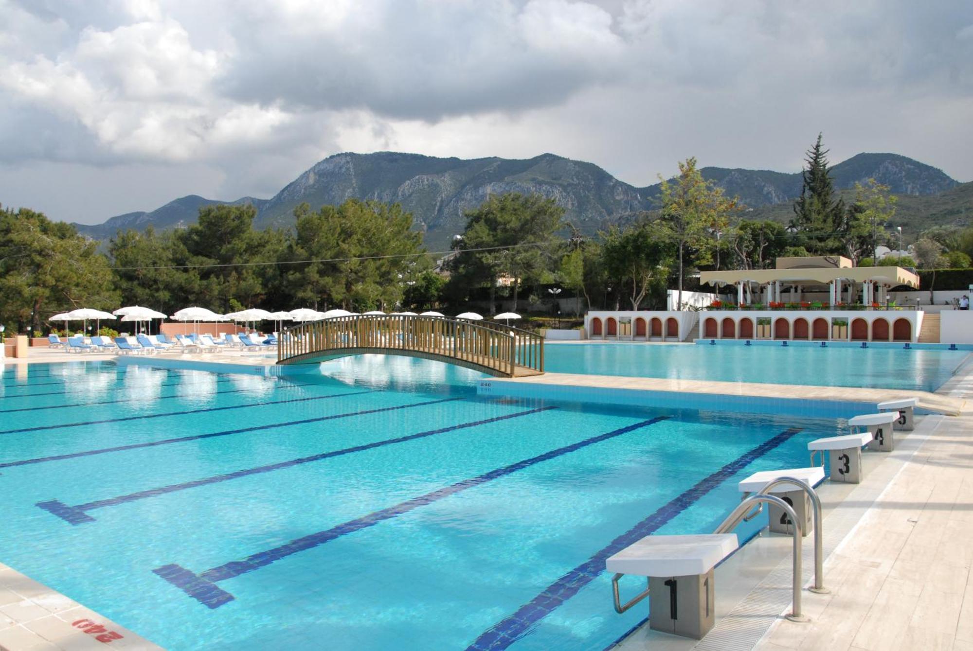Uptown Bueyuek Anadolu Girne Hotel Екстериор снимка