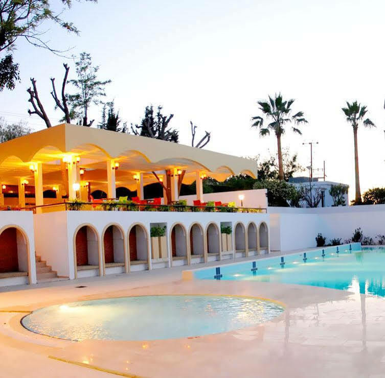 Uptown Bueyuek Anadolu Girne Hotel Екстериор снимка