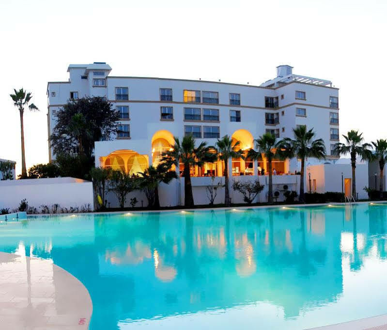 Uptown Bueyuek Anadolu Girne Hotel Екстериор снимка