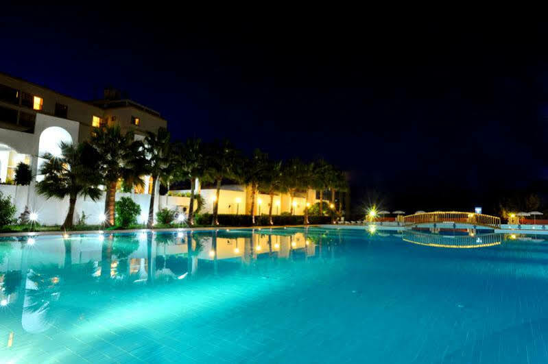 Uptown Bueyuek Anadolu Girne Hotel Екстериор снимка