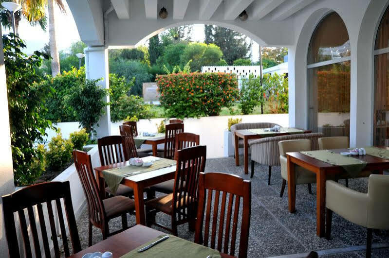 Uptown Bueyuek Anadolu Girne Hotel Екстериор снимка