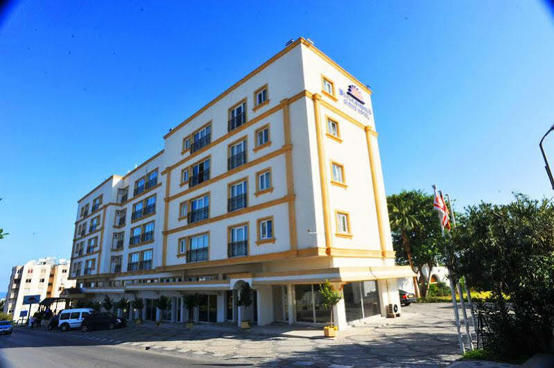 Uptown Bueyuek Anadolu Girne Hotel Екстериор снимка