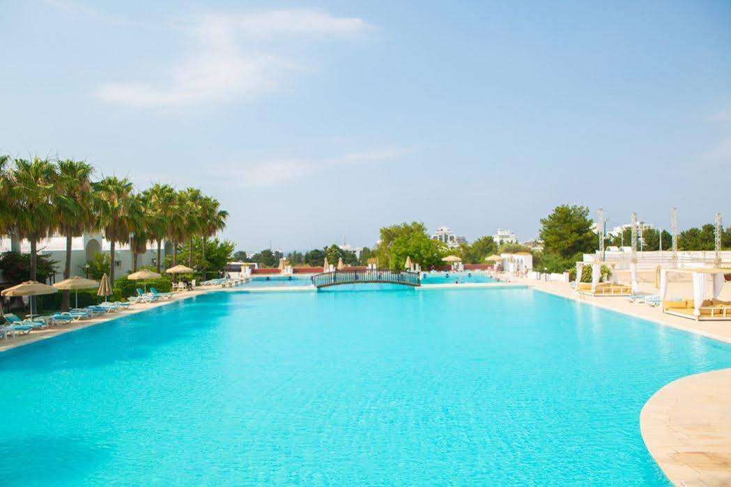 Uptown Bueyuek Anadolu Girne Hotel Екстериор снимка